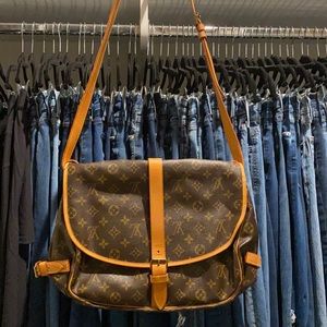 Louis Vuitton Saumur 35-Authentic